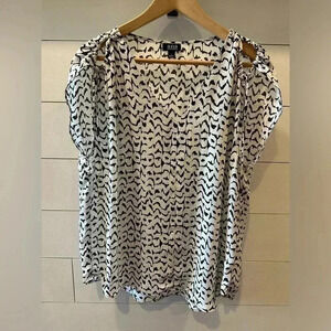 A.n.a Black and white blouse- size L